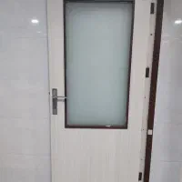 یک عدد در چوبی و یک عدد پارتیشن