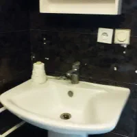 دو عدد روشویی. کاملا سالم با باکس آینه و شیرالات