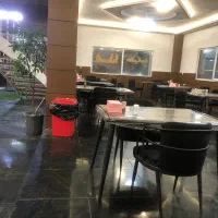چند نیروی جوان آراسته برای رستوران