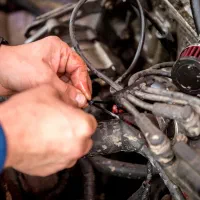 تعمیر قفل مرکزی بالابر وشارژ گاز کولر به صورت سیار