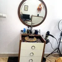 میز و آیینه