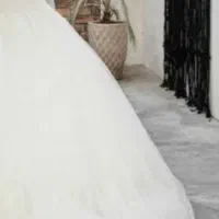 لباس عروس دنباله دار شیک فقط۴میلیون تومان