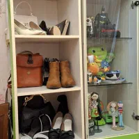 دو عدد ویترین با دو تا پا تختی