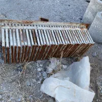 مقداری وسایل بلوک زنی ، قالب، شانه،لوله چاه زنی