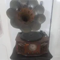 گرامافون همراه میز