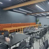 ظرفییت سالن ۱۰۰ نفر میباشد