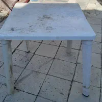 میز پلاستیکی