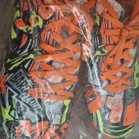 یک جفت کفش ورزشی سالنی،چمن مصنوعی