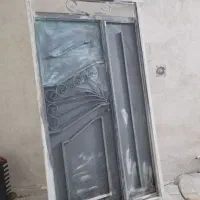 درب حیاط و ۲ عدد پنجره