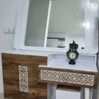 میز ارایش به همراه صندلیش
