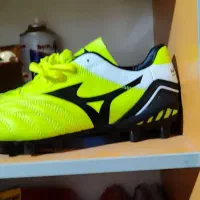 کتونی فوتبالی