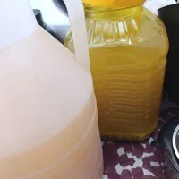 آبغوره با دست گرفته شده