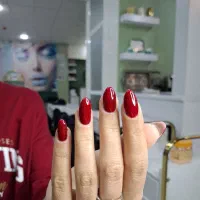 خدمات کاشت ژلیش ناخن