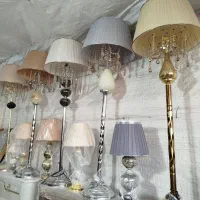 آباژور ایستاده