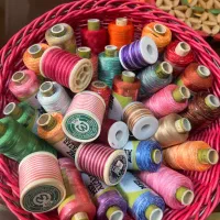 تعداد زیادی قرقره گلدوزی نو