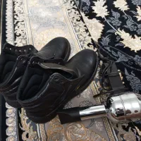 سشوار مدل جانسون و کفش مدل ایمنی سایز ۴۳