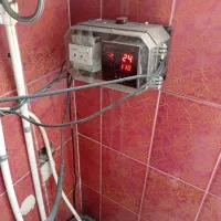 دیگ بخار و تعدادی میز مکش