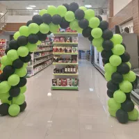 خانم جهت چیدمان و نظافت و آقا برای مرغ ریز کردن