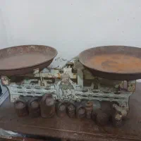 ترازوی دوکفه قدیمی ۳۰ کیلویی با وزنه