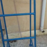 چهارپایه فلزی