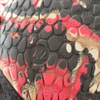 کفش کشتی|کیف، کفش، کمربند|قم, قلعه کامکار|دیوار