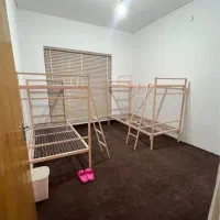 دو تخت در اتاق چهارنفره خوابگاه دخترانه|اجارهٔ کوتاه‌مدت آپارتمان و سوئیت|شیراز, زند|دیوار