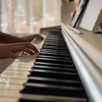 آموزش انلاین و حضوری پیانو