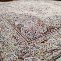 دو عدد فرش ۶ متری همراه یک فرش ۴ متری