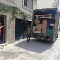 اسباب کشی و باربری با ماشین های مسقف و کارگر