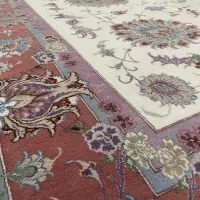 فرش دستباف کرم