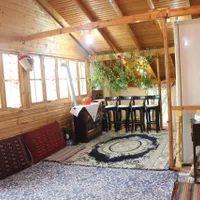 کلبه چوبی|اجارهٔ کوتاه‌مدت ویلا و باغ|رشت, حومه رشت|دیوار