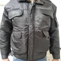 کاپشن - کفش و پلیور سازمانی بدون آرم و علائم