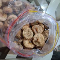 انجیر خشک و رب گوجه طبیعی