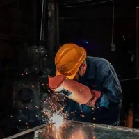 نیازمند نیروی جوشکار ماهر و نیمه ماهر