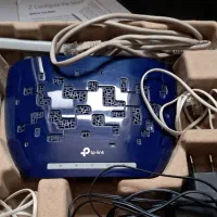 یک دستگاه مودم در حد نو