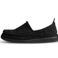 تعدادی گیوه دستبافت زنانه و مردانه