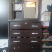 باسلام یک درآ و ر یک کمد بچه یک فوتبال دستی کوچک