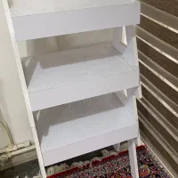 استند دکوری در حد نو و دراور قدیمی و یک استند کوچک