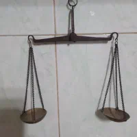 ترازوی قدیمی