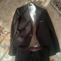 یک شب پوشیده شده|لباس|تربت جام, شهید غلام زاده|دیوار