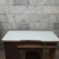 میز‌ کامپیوتر بزرگ