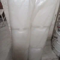 گالن و بشکه تعداد بالا در شهر پلاستیک