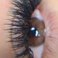 اکستنشن مژه بصورت فوق حرفه‌ای