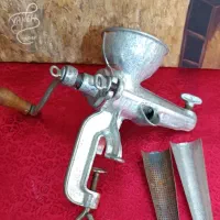 آبمیوه گیری دستی قدیمی چدنی