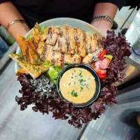 نیازمند آشپز و کمک آشپز و ویتر