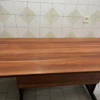 میز کامپیوتر تمیز در حد نو