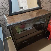 آینه و میزش