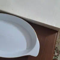 یه سری ظروف بلور وتزینی وسینی