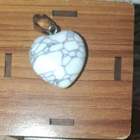 یک سنگ به همراه گردنبند|بدلیجات|آزادشهر, |دیوار