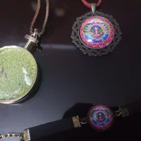 دست بند و گردن بند